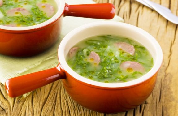 Caldo verde com mandioca